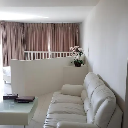 Holi Pty 3* Pattaya