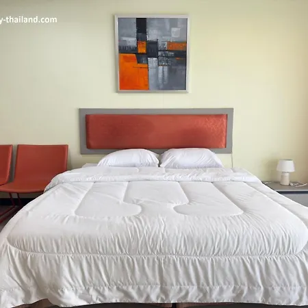 Large Pool-view With Balcony - Tw Platinum Suites, Jomtien Pattaya