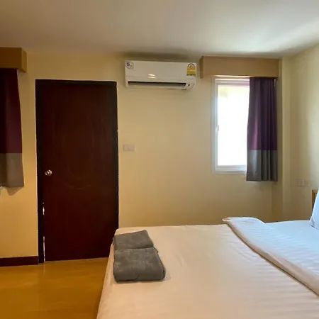 Sea Place Soi 7 Inn *