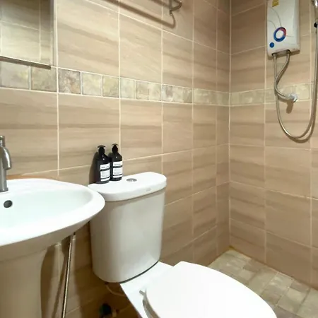 Sea Place Soi 7 Inn