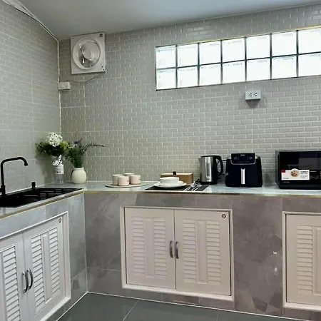 Apples Townhouse *