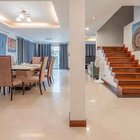 Villa Thai Ins-style Pool 3br Near Hollywood Pattaya