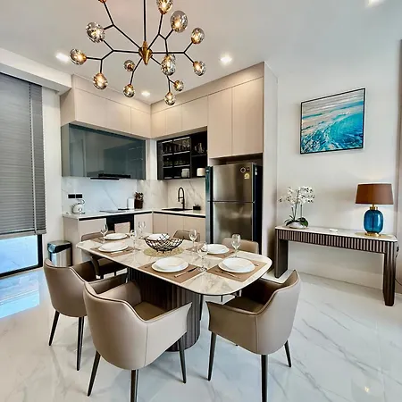La Richie - Luxury Townhouse In A Comfortable Area