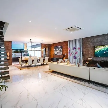 1600m Nearly Walkstreet Elevator Villa Pattaya