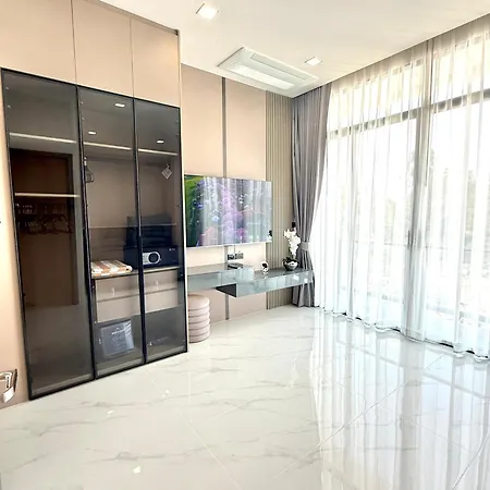 Villa La Richie - Luxury Townhouse In A Comfortable Area *