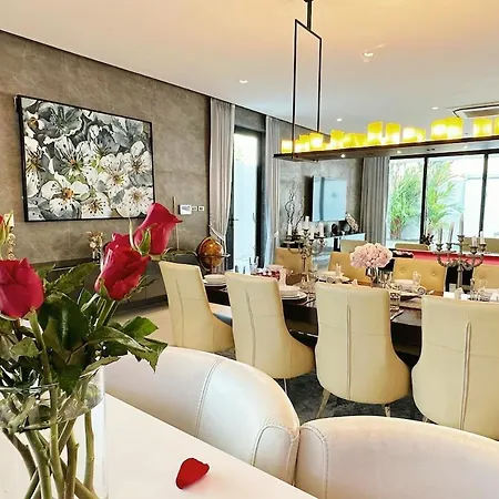 1600m Nearly Walkstreet Elevator Villa Pattaya
