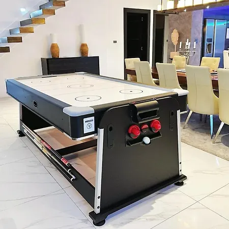1600m Nearly Walkstreet Elevator Villa Pattaya