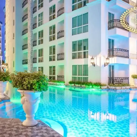 Apartment Living At Great Location *