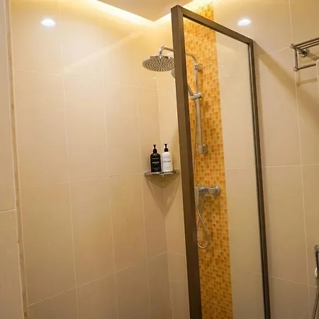 Apartment Ideally Located On Jomtien Phratamnak