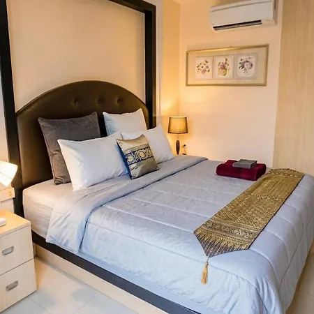 Ideally Located On Jomtien Phratamnak Apartment *