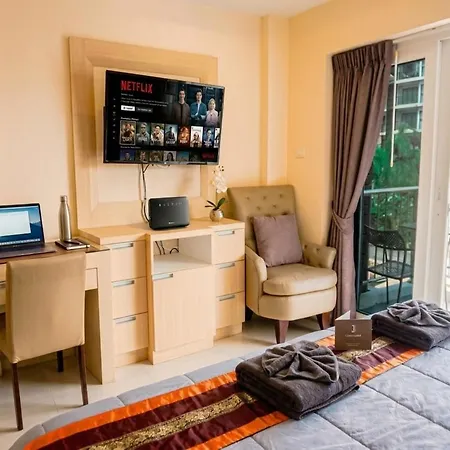 Apartment Ideally Located On Jomtien Phratamnak