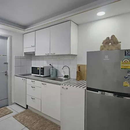 Apartment Pool View Pet Friendly Siam Oriantal Tropical Thailand