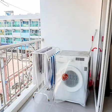 Apartment Ideally Located On Jomtien Phratamnak *