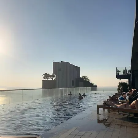 The Base High Floor And Seaview Apartment Pattaya