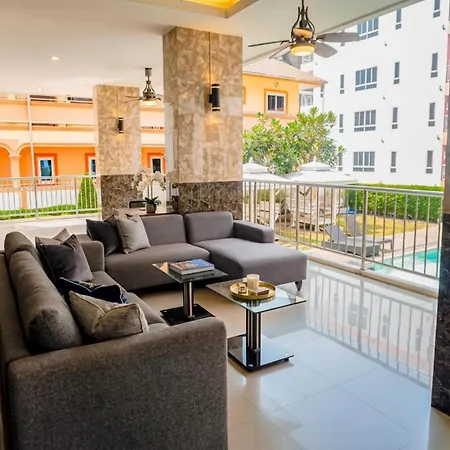 Apartment Ideally Located On Jomtien Phratamnak
