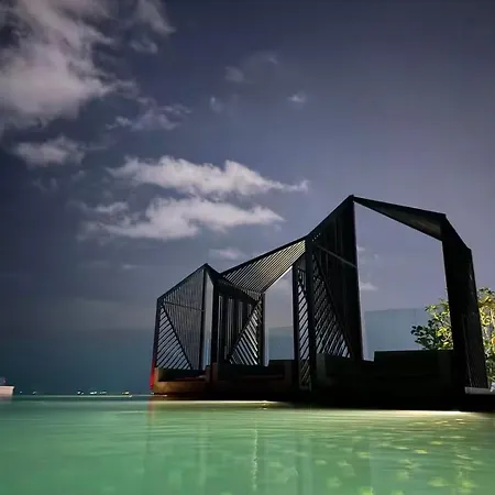 The Edge I Luxurious *