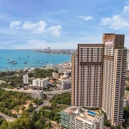 Large High Floor, Pool Great Location Apartment Pattaya