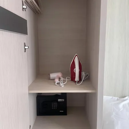 Beautiful 1 Bedroom With Big Balcony And Lagoon Pool Apartment