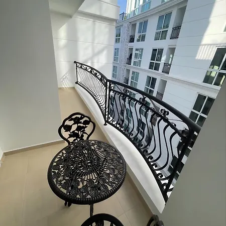 Beautiful 1 Bedroom With Big Balcony And Lagoon Pool *