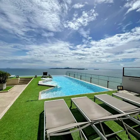 อพาร์ทเม้น Pattaya Sea View Room In Andromeda Condo *