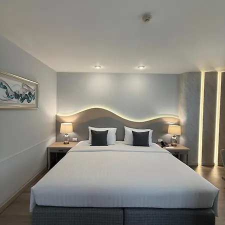 โรงแรม Empress 3*