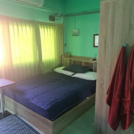Scandalic Bar And Guest house 2*