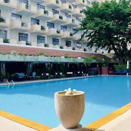 โกลเด้นบีชโฮเทล พัทยา โรงแรม 4*