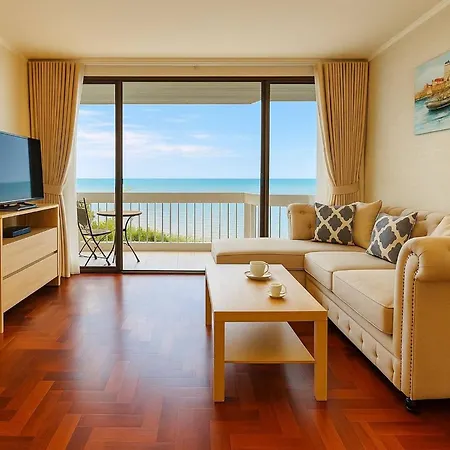 Beachfront 3br With Ocean-view Balcony * Pattaya