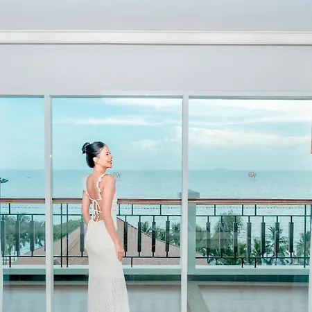 Welcome World Beachfront 4* Pattaya