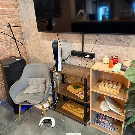 Friends Station & Cafe