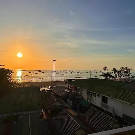 The Globe Hotel, Bar & Restaurant โรงแรม 3*