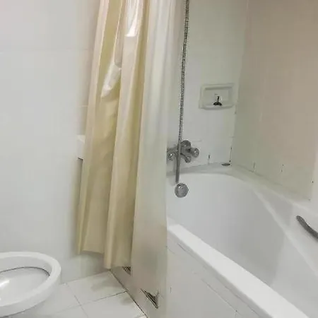 Diamond Place โรงแรม 3*