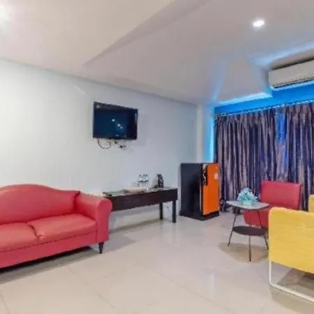 Oyo 75367 Ud Hotel 3*