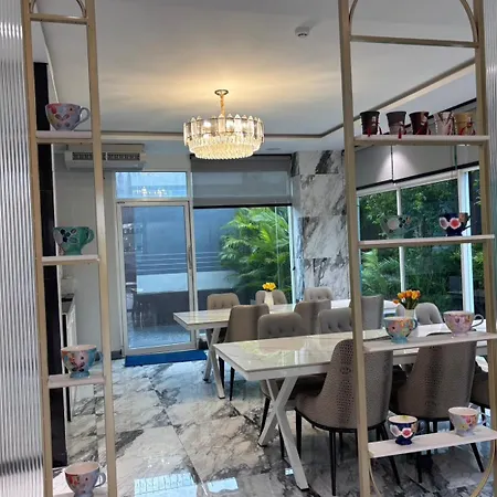Dday Luxury By D-eco Wellness Centre โรงแรม 4*