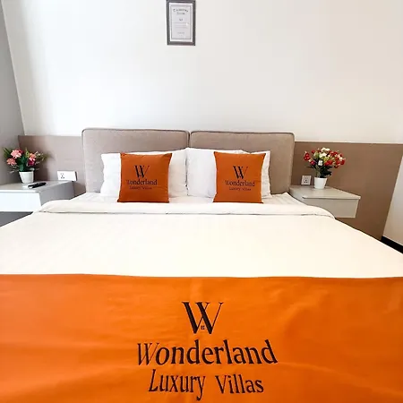 Wonderland Moonstone 4 Bedroom Luxury Pool