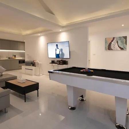 129 Wongamat, 4br, 300m From *