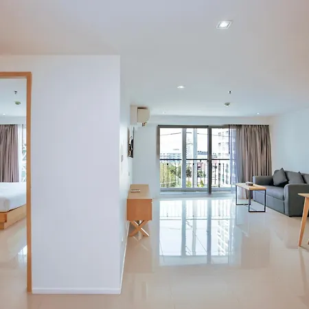 โรงแรม Fourium And Serviced Pattaya
