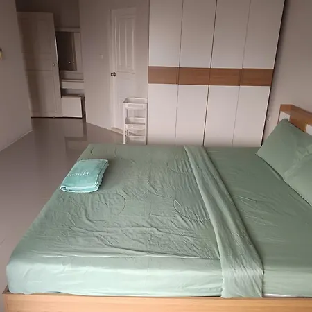 Center Point Homestay *