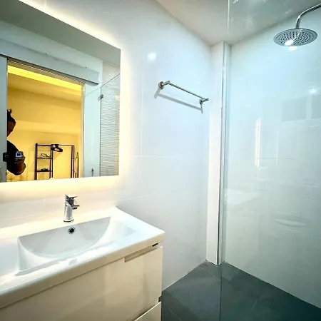 129 Wongamat, 4br, 300m From *