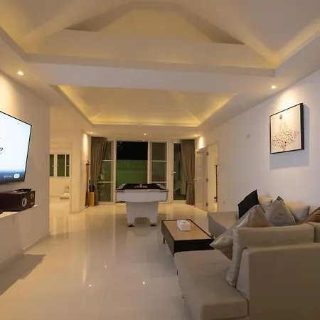 129 Wongamat, 4br, 300m From *