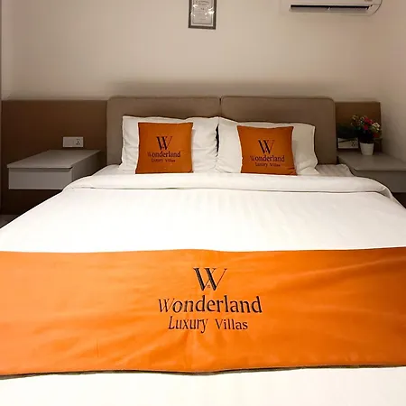 Wonderland Moonstone 4 Bedroom Luxury Pool *