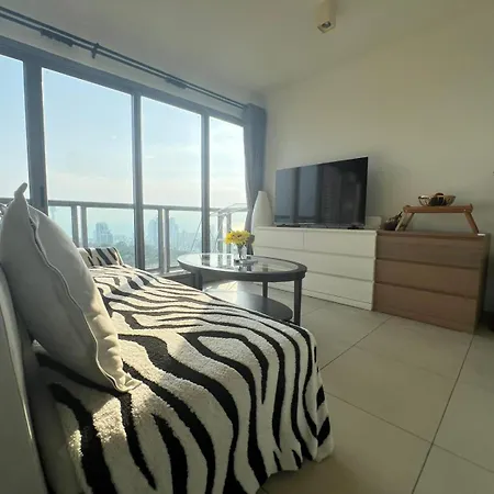 อพาร์ทเม้น 2 Bed High Floor Sea View - In *