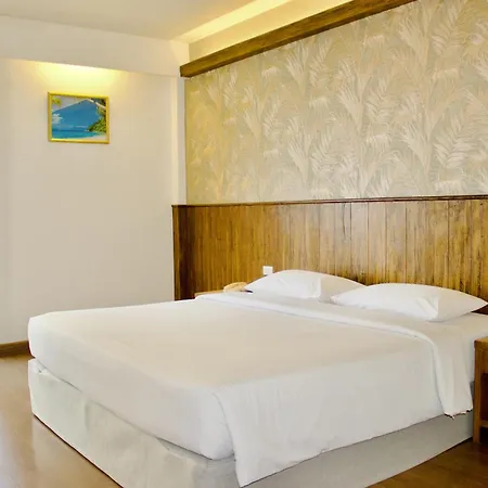 โกลเด้นบีชโฮเทล พัทยา 4* Pattaya