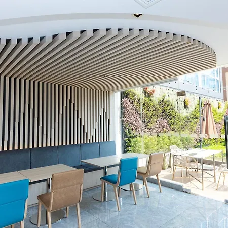 Express By Ihg Hotel 4*