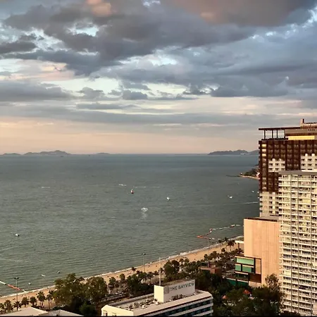 502 Edge 25th Floor Sea View With King Size Bed อพาร์ตโฮเทล 4*