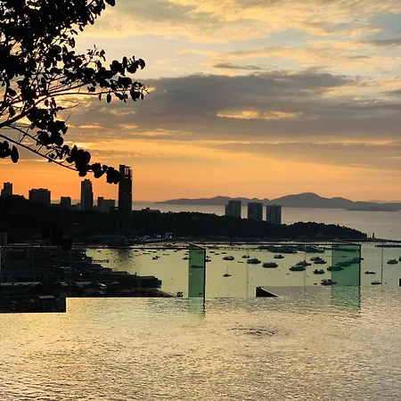 502 Edge 25th Floor Sea View With King Size Bed อพาร์ตโฮเทล Pattaya