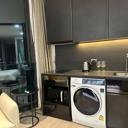 502 Edge 25th Floor Sea View With King Size Bed Pattaya