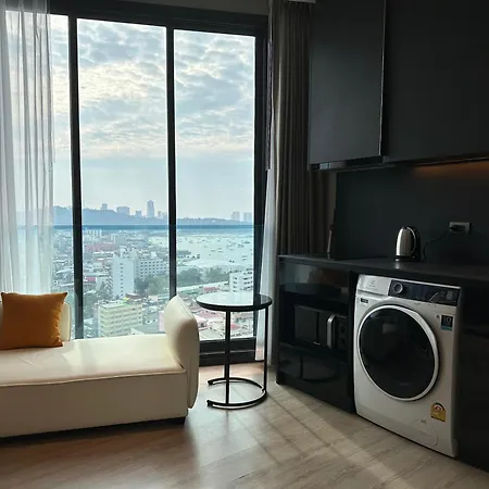 502 Edge 25th Floor Sea View With King Size Bed อพาร์ตโฮเทล 4*