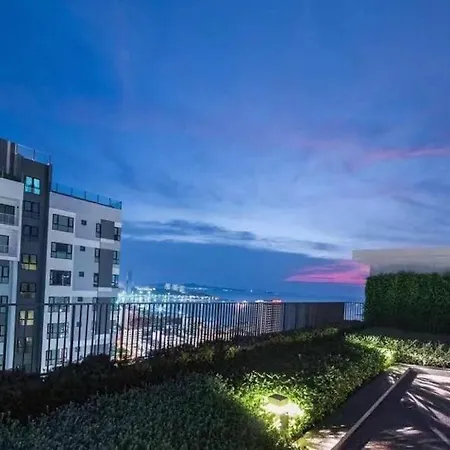 Base海景网红顶层无边泳池 双卧室套房 Aparthotel 3*