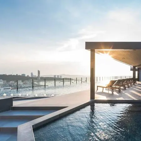 Base海景网红顶层无边泳池 双卧室套房 3* Pattaya